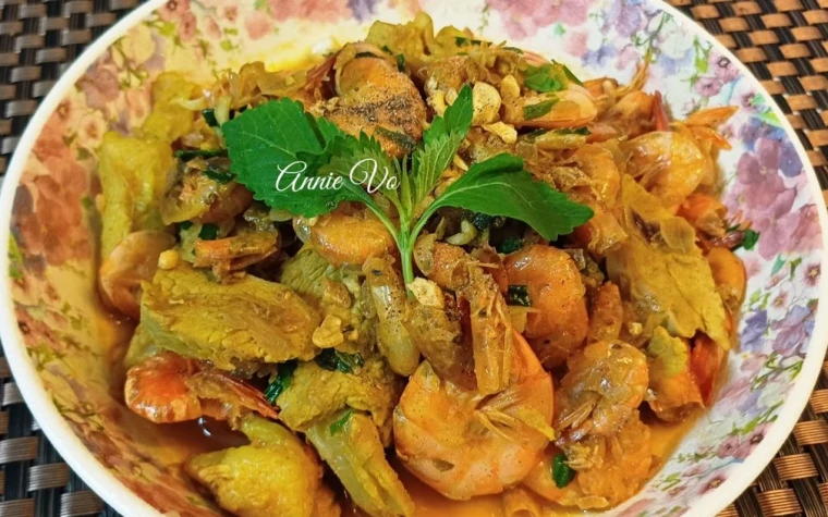 Tôm thịt rang nghệ